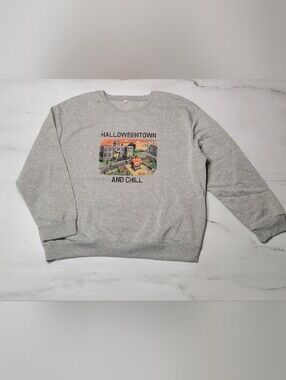 Womens Mens XXL Halloweentown And Chill Gray Graphic Crewneck Sweatshirt